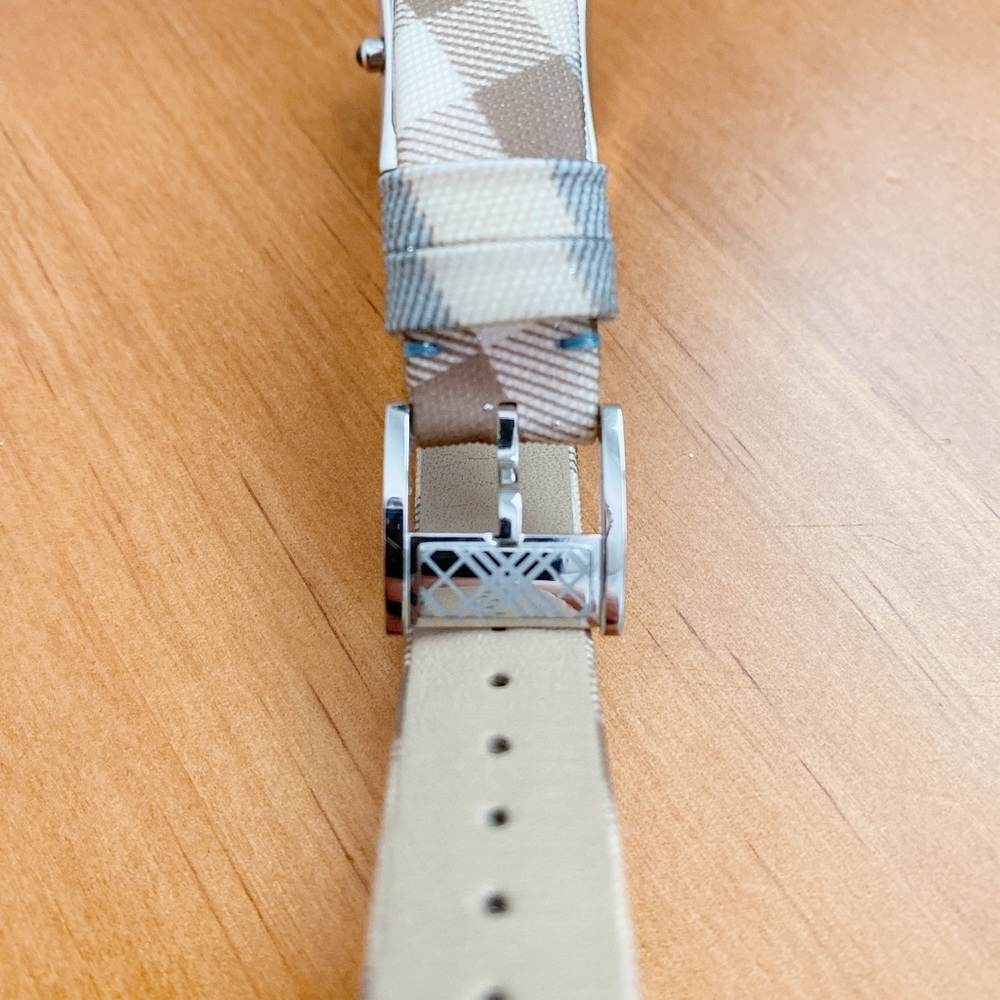 Burberry ladies watch Swiss made - Picture 3 of 4